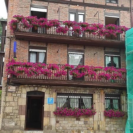 Pension Rosa Cabezón de la Sal Exteriör bild